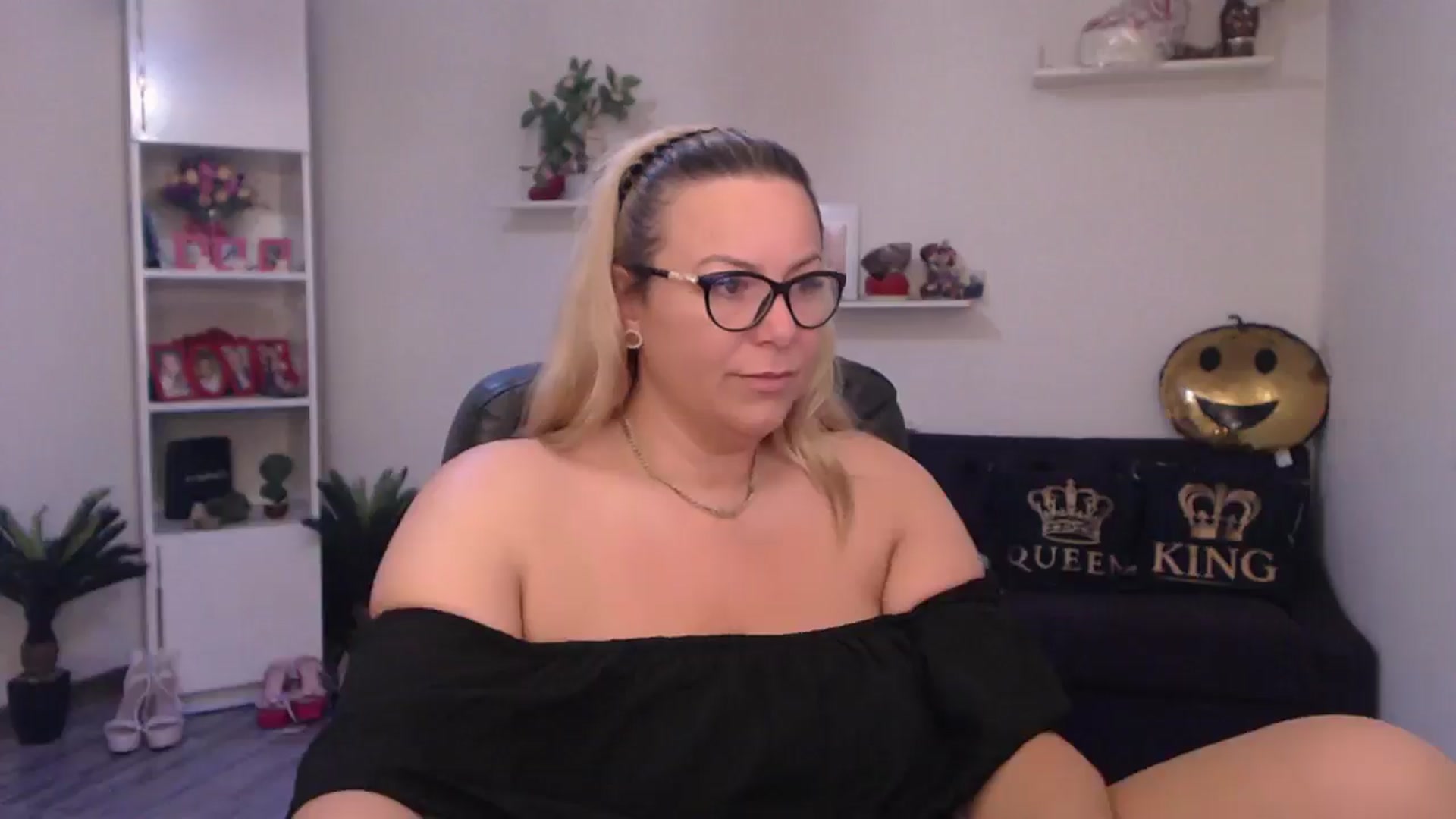 Gallery image thumbnail from A_baby_Boo's myfreecams stream on, 06/25/2025, 16:10 image 13 of 20