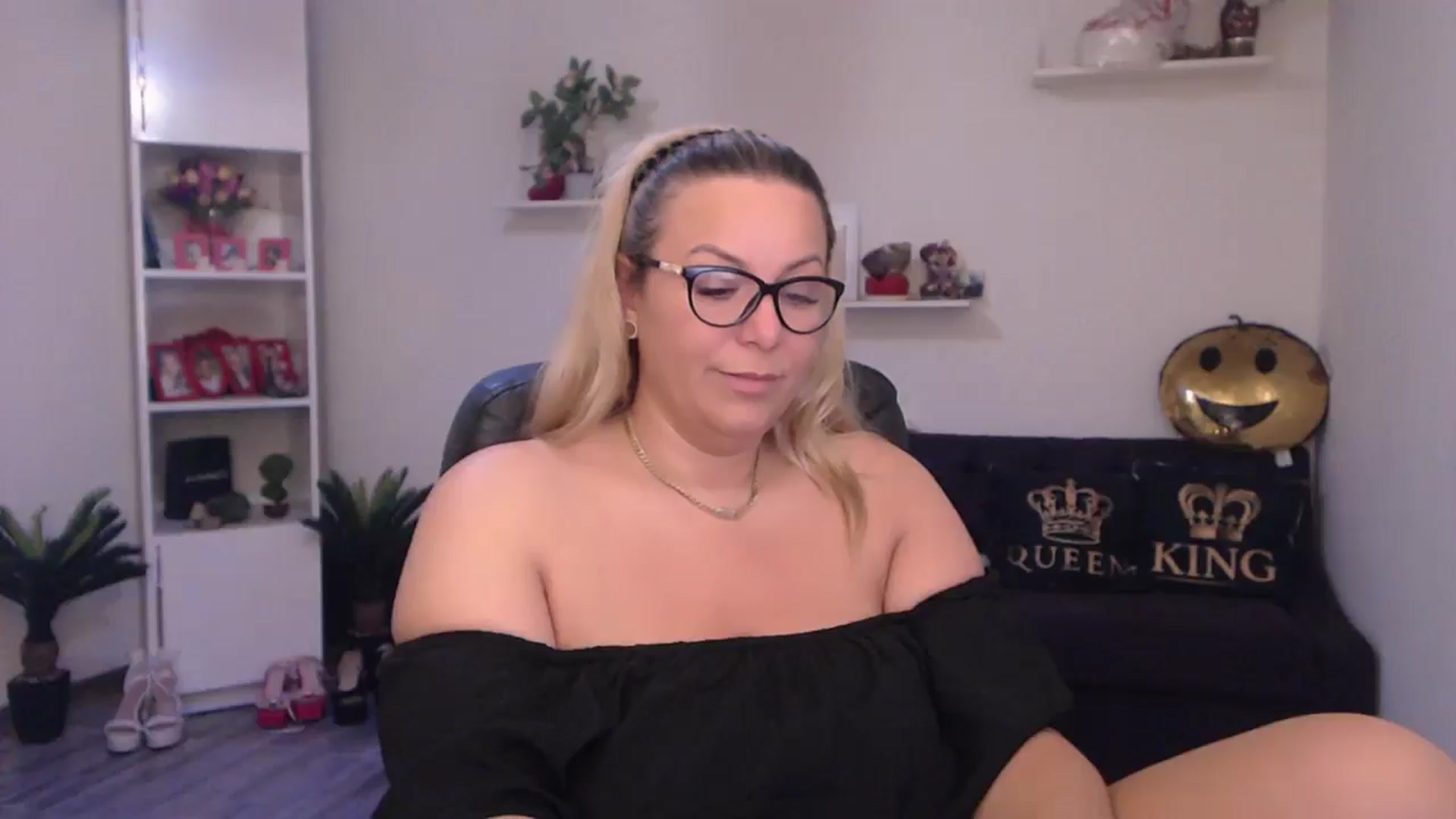 Gallery image thumbnail from A_baby_Boo's myfreecams stream on, 06/25/2025, 16:10 image 10 of 20