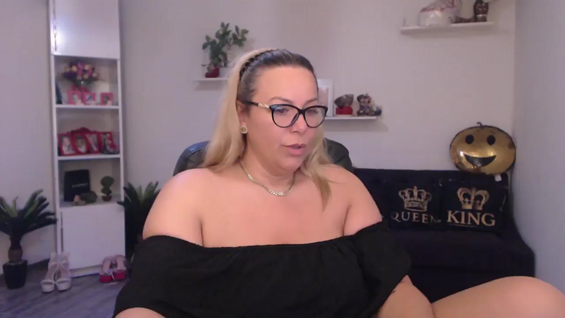 Gallery image thumbnail from A_baby_Boo's myfreecams stream on, 06/25/2025, 16:10 image 3 of 20
