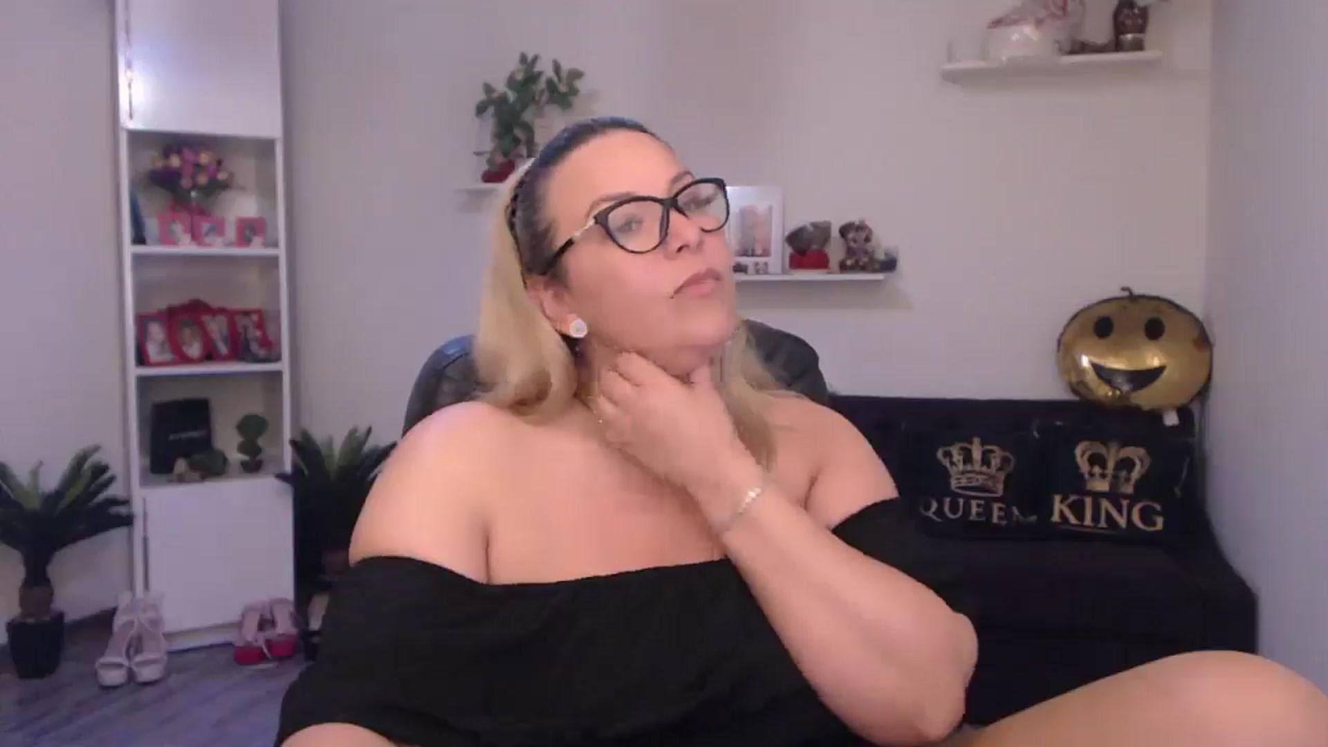 Gallery image thumbnail from A_baby_Boo's myfreecams stream on, 06/25/2025, 16:10 image 8 of 20