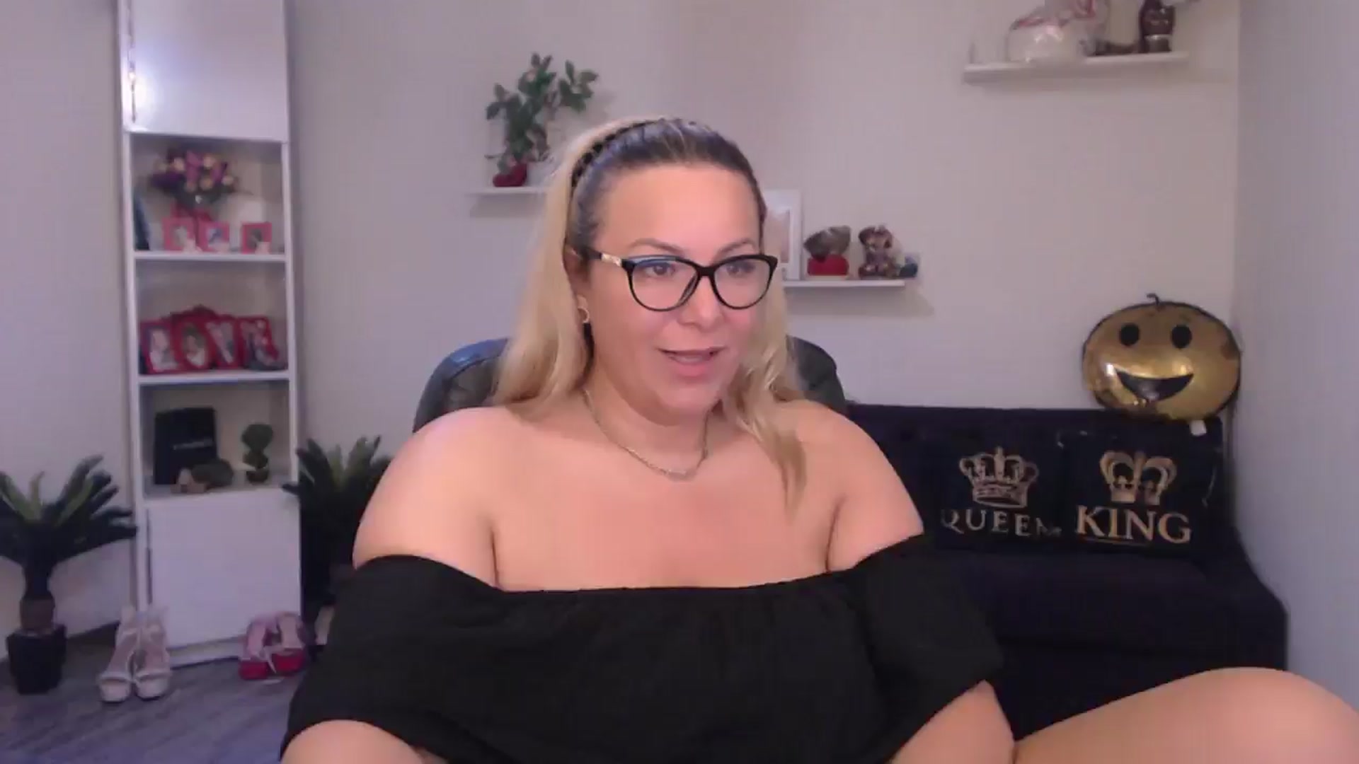 Gallery image thumbnail from A_baby_Boo's myfreecams stream on, 06/25/2025, 16:10 image 15 of 20