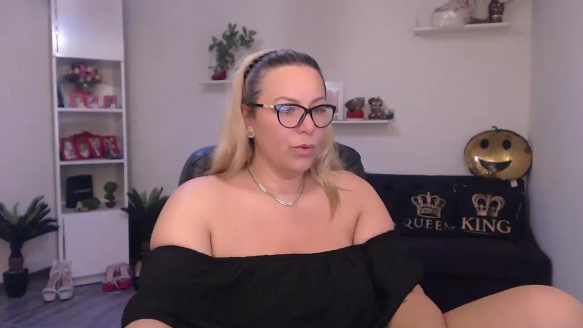Gallery image thumbnail from A_baby_Boo's myfreecams stream on, 06/25/2025, 16:10 image 1 of 20