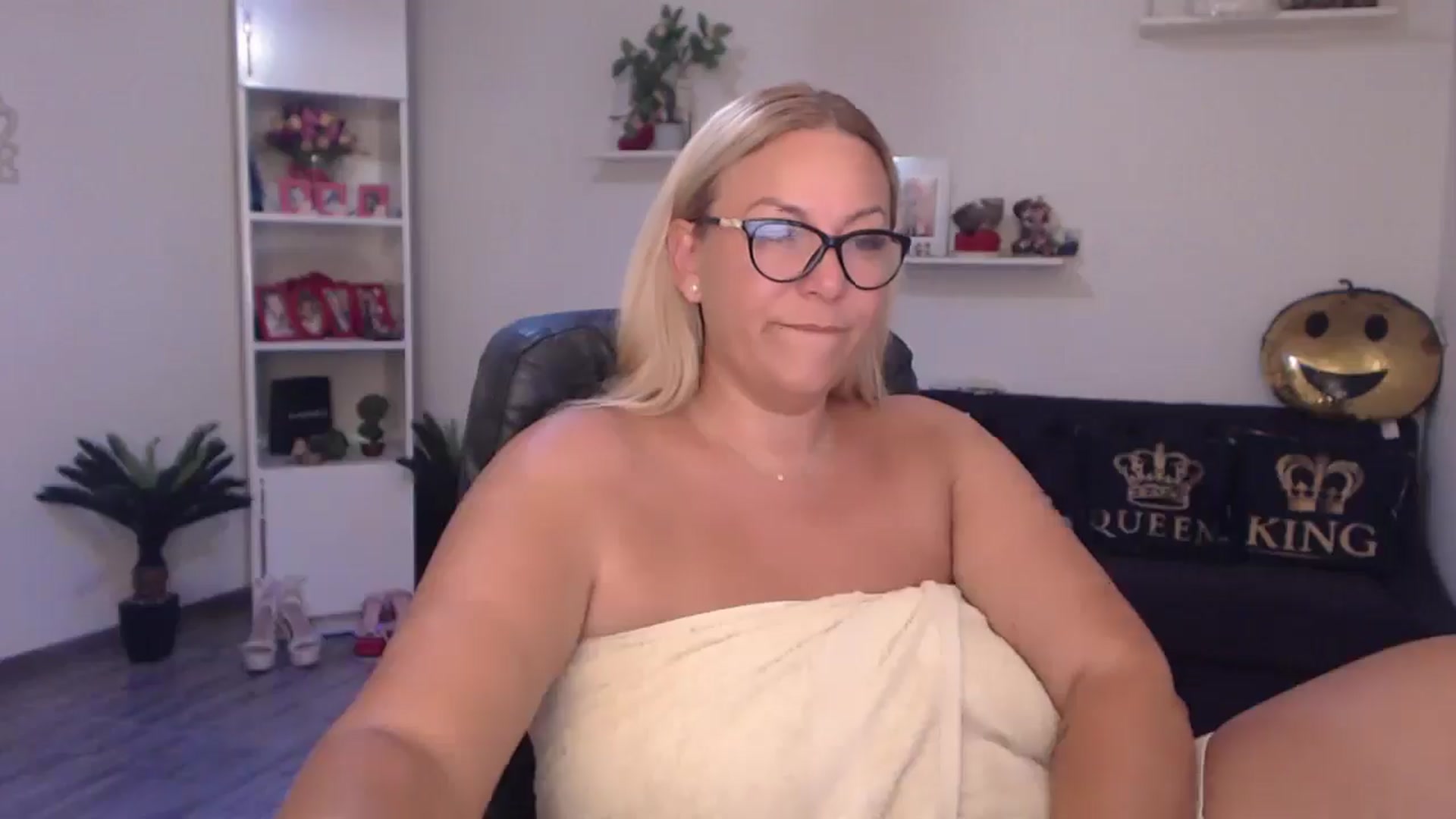 Gallery image thumbnail from A_baby_Boo's myfreecams stream on, 07/12/2025, 11:43 image 13 of 20