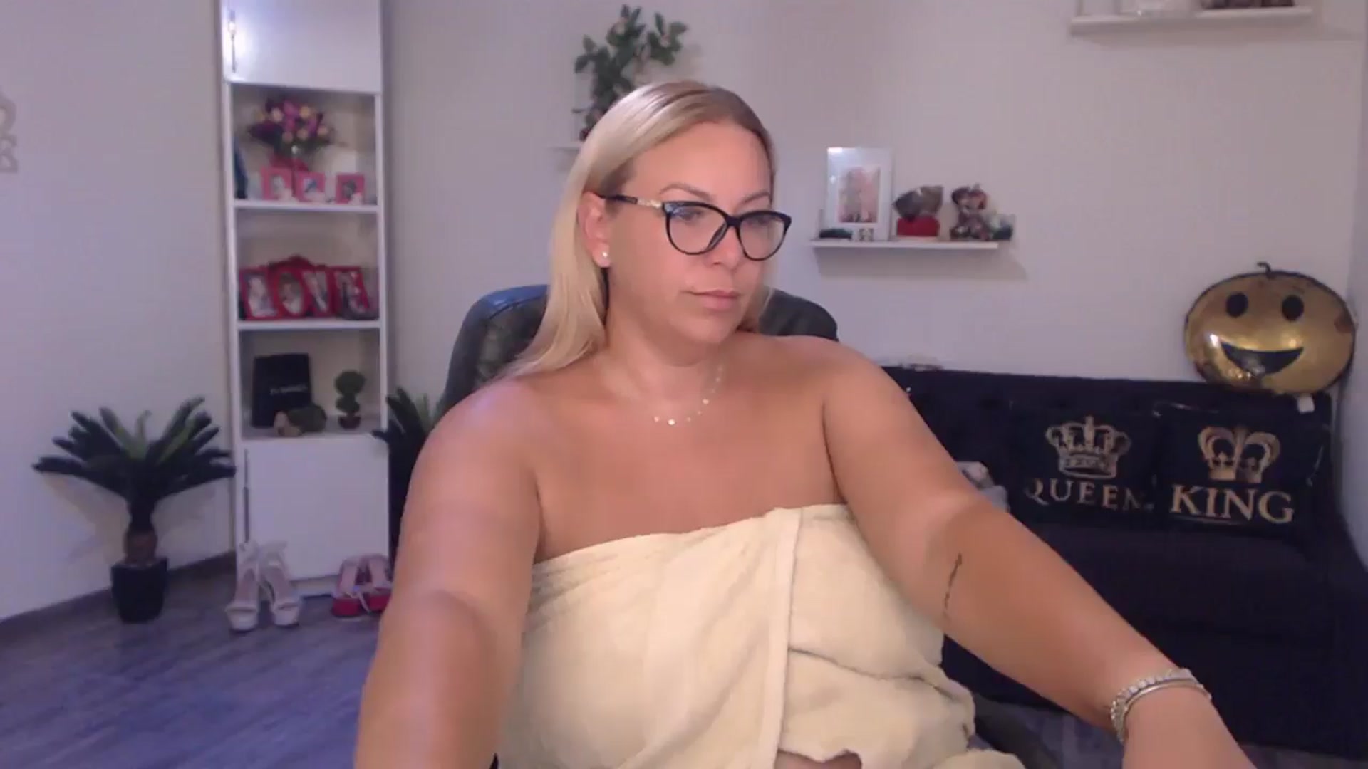 Gallery image thumbnail from A_baby_Boo's myfreecams stream on, 07/12/2025, 11:43 image 20 of 20