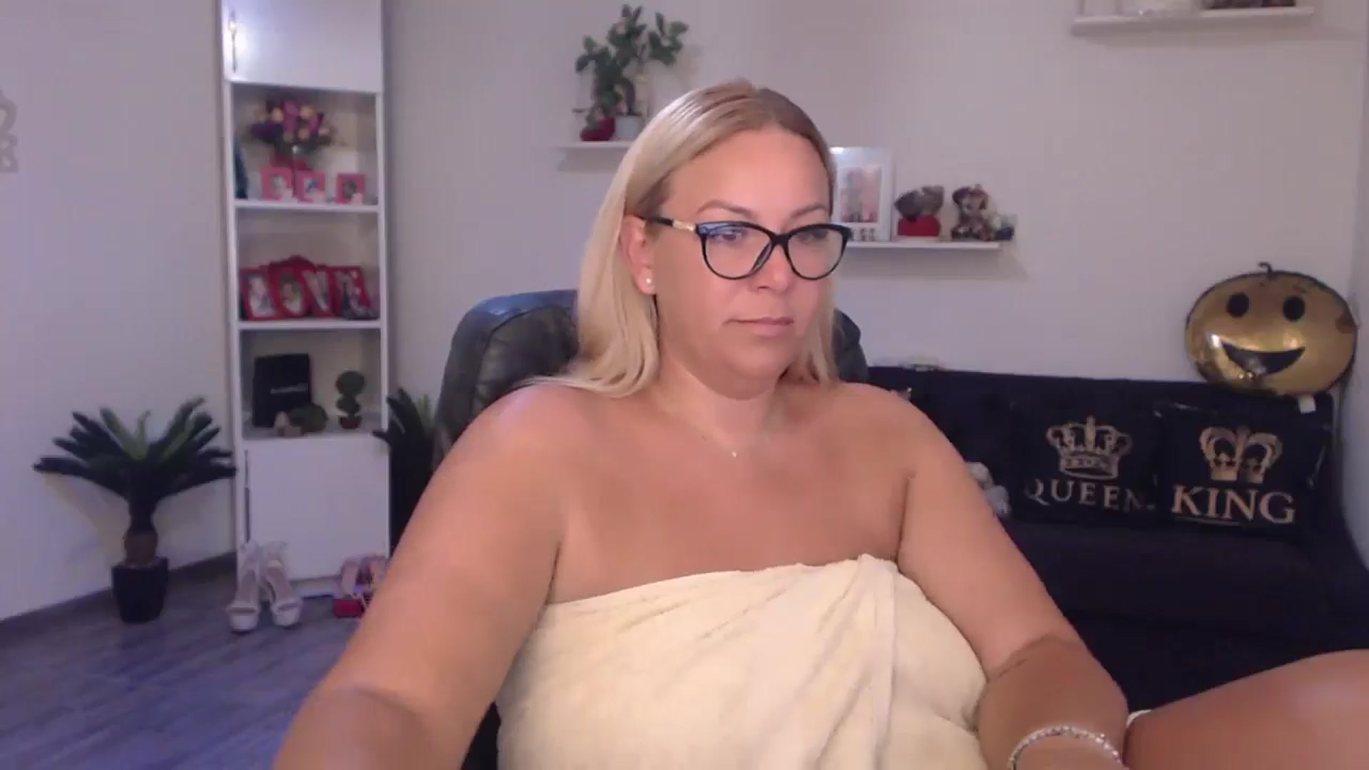 Gallery image thumbnail from A_baby_Boo's myfreecams stream on, 07/12/2025, 11:43 image 15 of 20