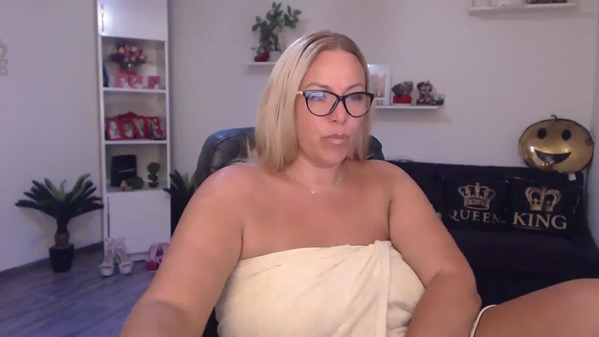 Gallery image thumbnail from A_baby_Boo's myfreecams stream on, 07/12/2025, 11:43 image 9 of 20