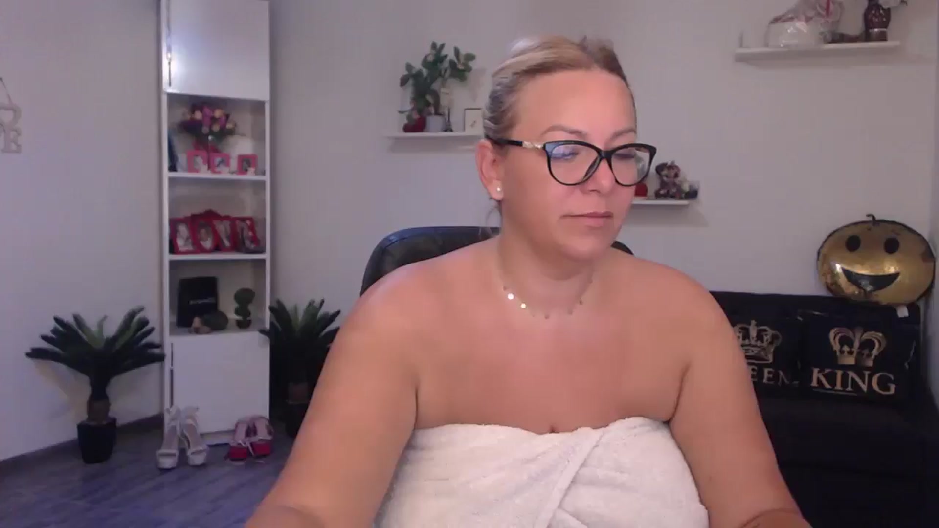 Gallery image thumbnail from A_baby_Boo's myfreecams stream on, 07/13/2025, 11:40 image 1 of 20