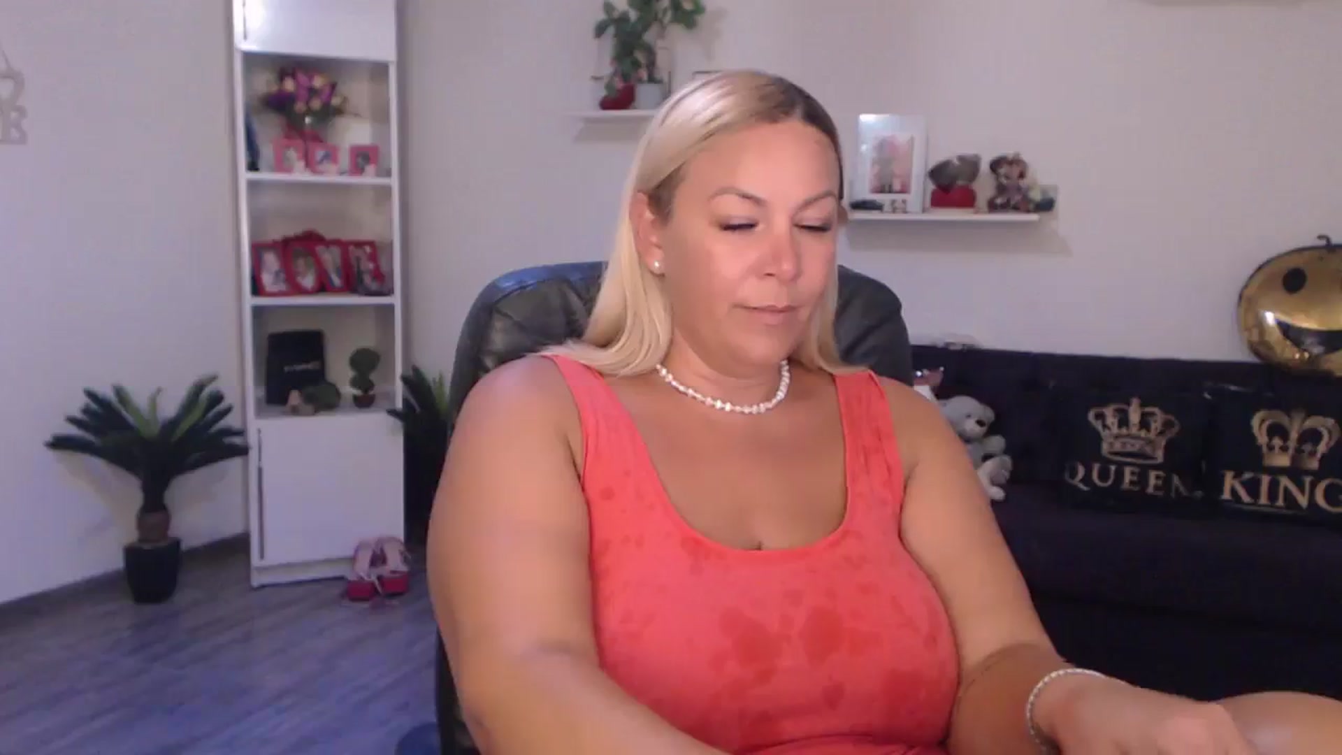 Gallery image thumbnail from A_baby_Boo's myfreecams stream on, 07/28/2025, 18:39 image 19 of 20