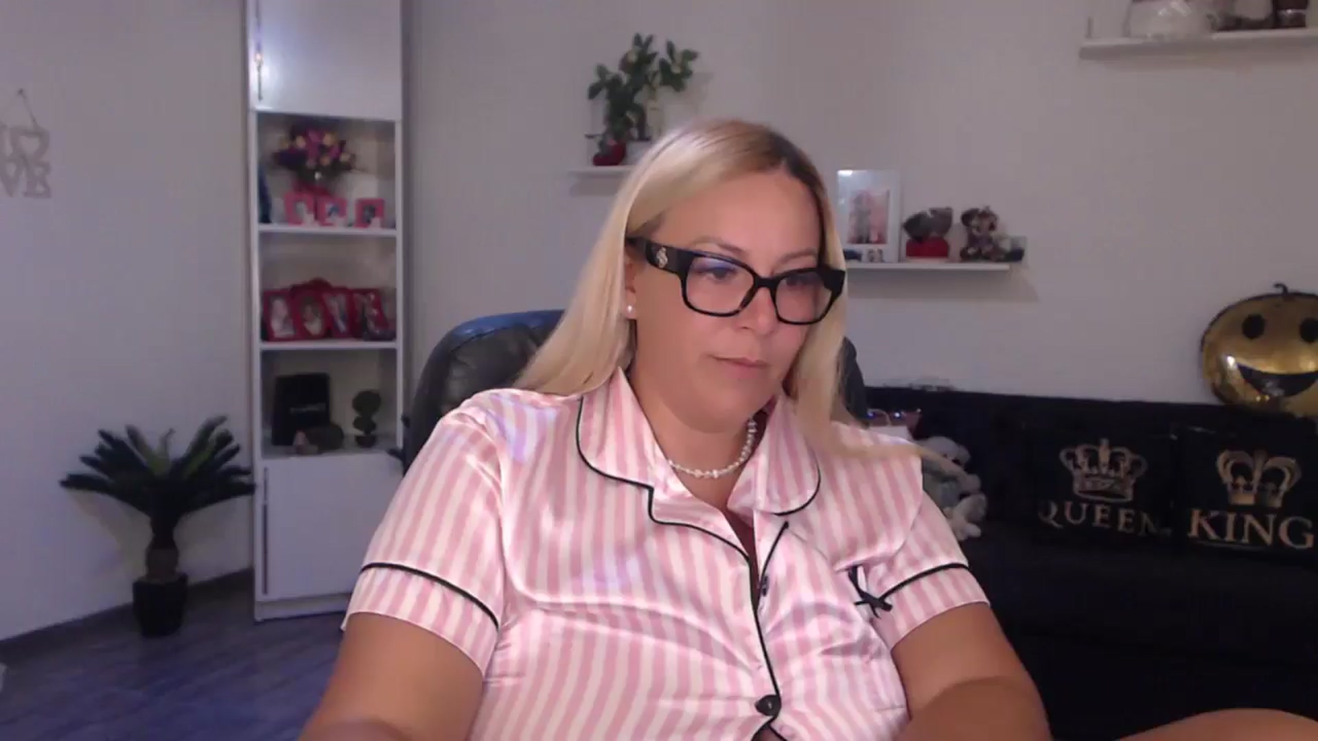 Gallery image thumbnail from A_baby_Boo's myfreecams stream on, 07/28/2025, 18:39 image 1 of 20