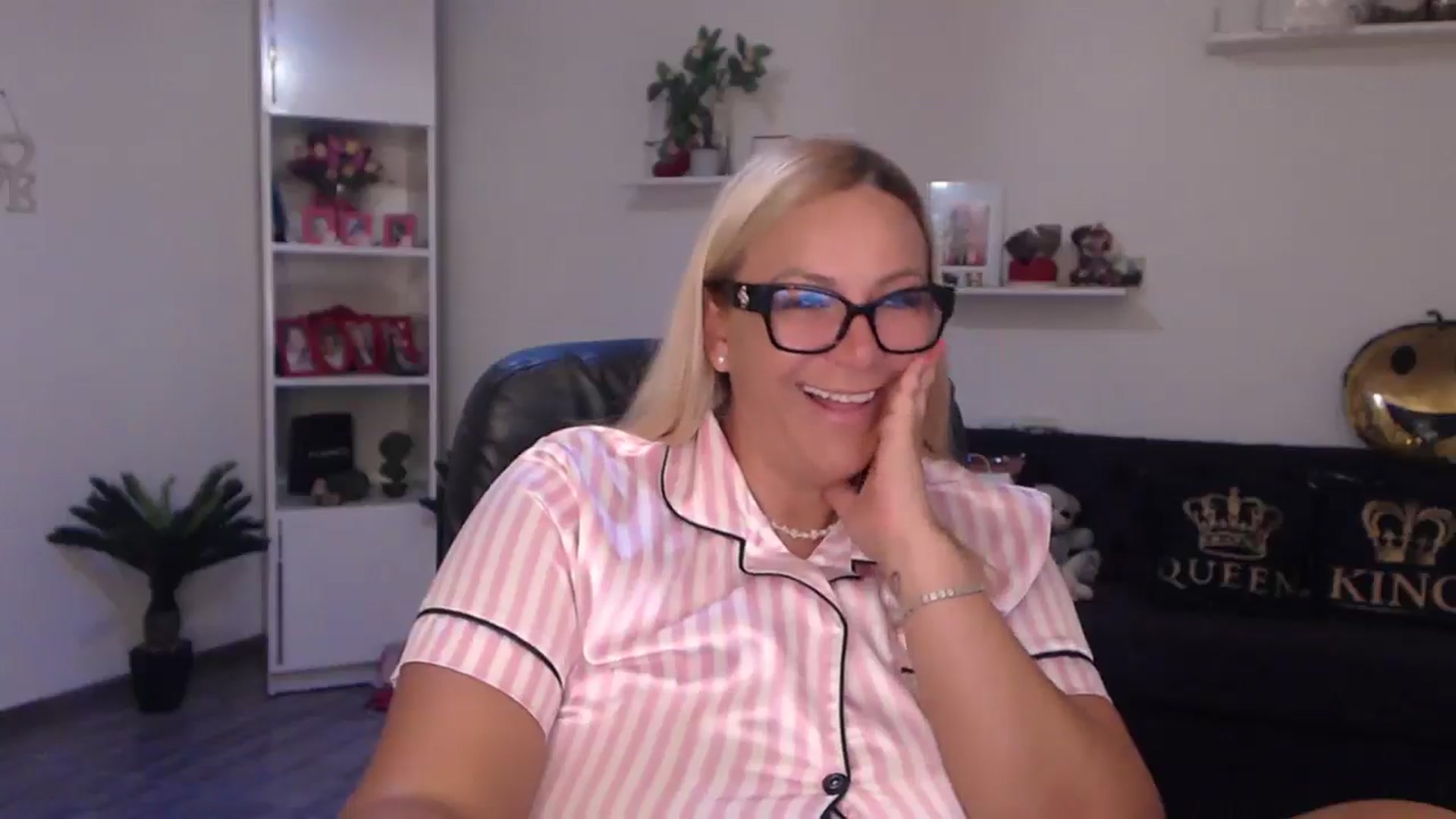 Gallery image thumbnail from A_baby_Boo's myfreecams stream on, 07/28/2025, 18:39 image 2 of 20