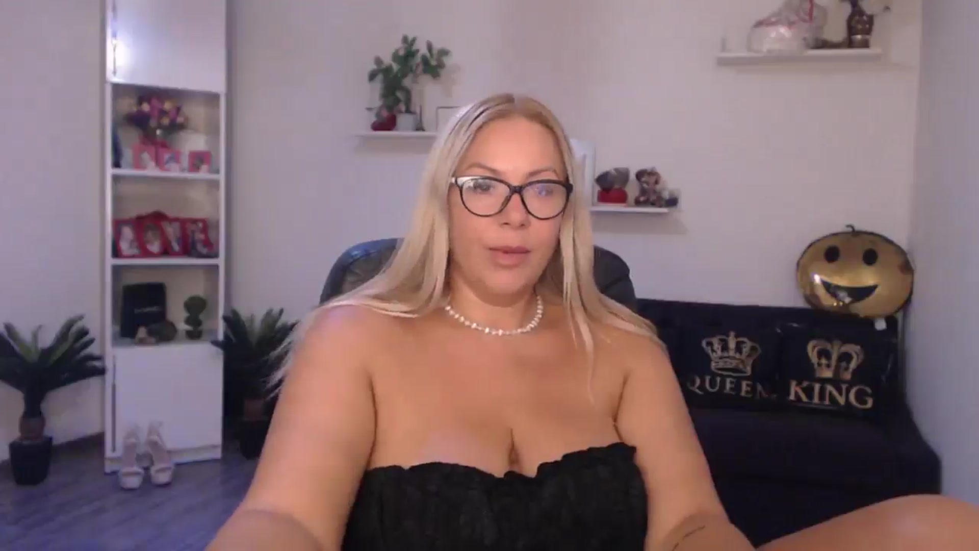 Gallery image thumbnail from A_baby_Boo's myfreecams stream on, 08/07/2025, 13:54 image 18 of 20