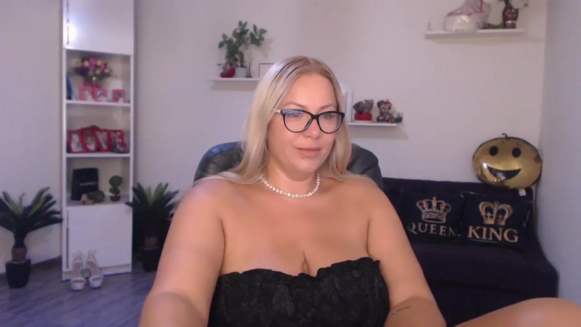 Gallery image thumbnail from A_baby_Boo's myfreecams stream on, 08/07/2025, 13:54 image 14 of 20