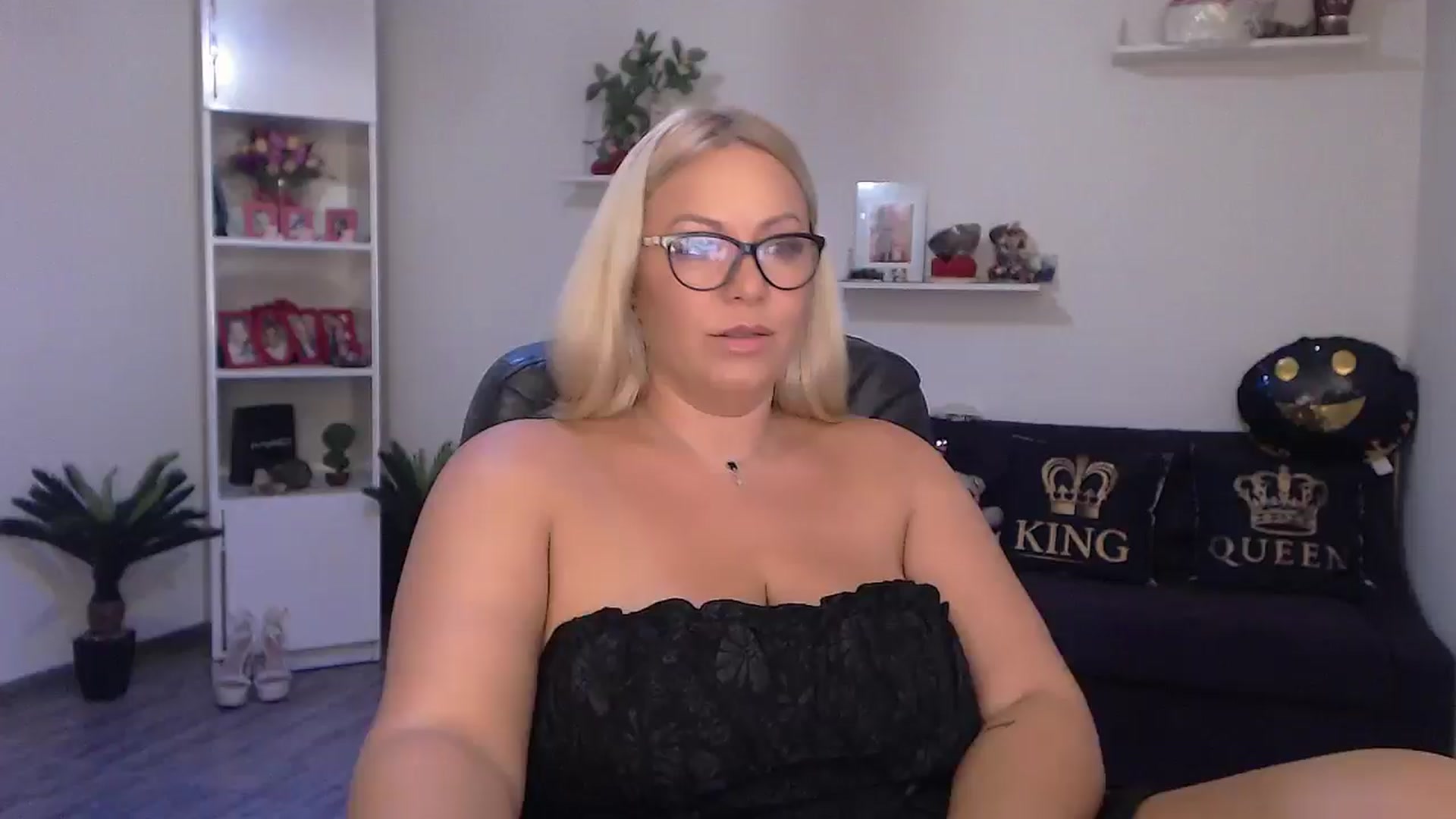 Gallery image thumbnail from A_baby_Boo's myfreecams stream on, 08/23/2025, 15:14 image 16 of 20