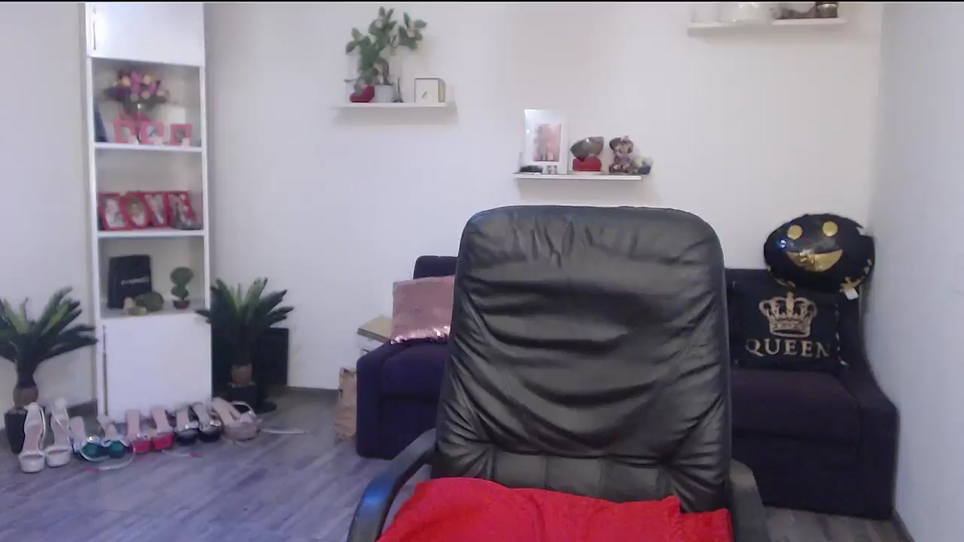 Gallery image thumbnail from A_baby_Boo's myfreecams stream on, 10/12/2025, 09:00 image 6 of 20