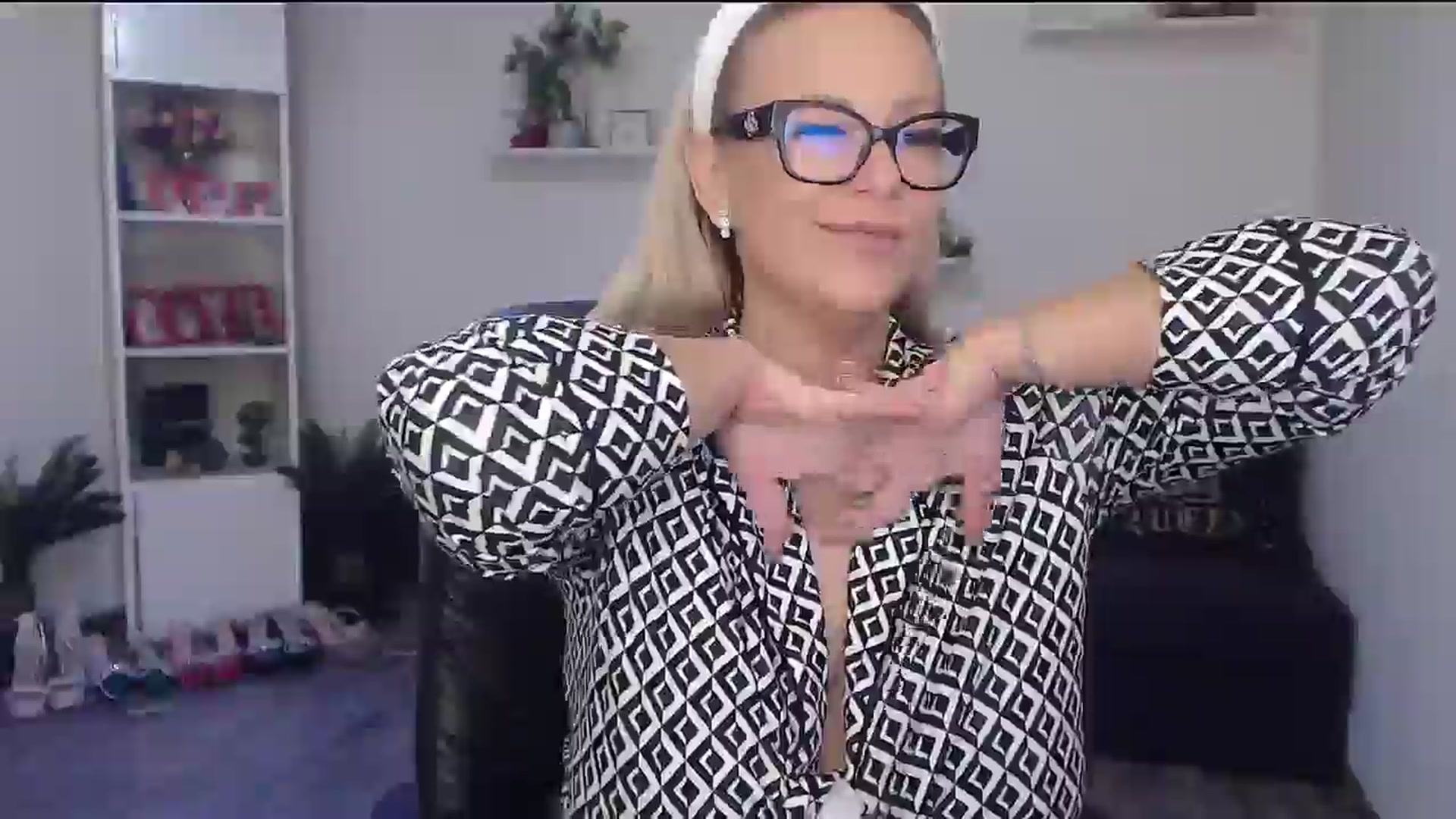 Gallery image thumbnail from A_baby_Boo's myfreecams stream on, 10/12/2025, 09:28 image 16 of 20
