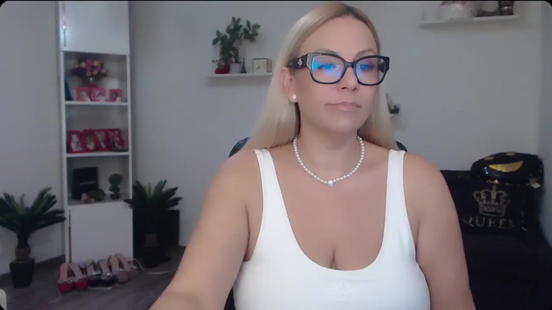 Gallery image thumbnail from A_baby_Boo's myfreecams stream on, 11/15/2025, 17:34 image 19 of 20