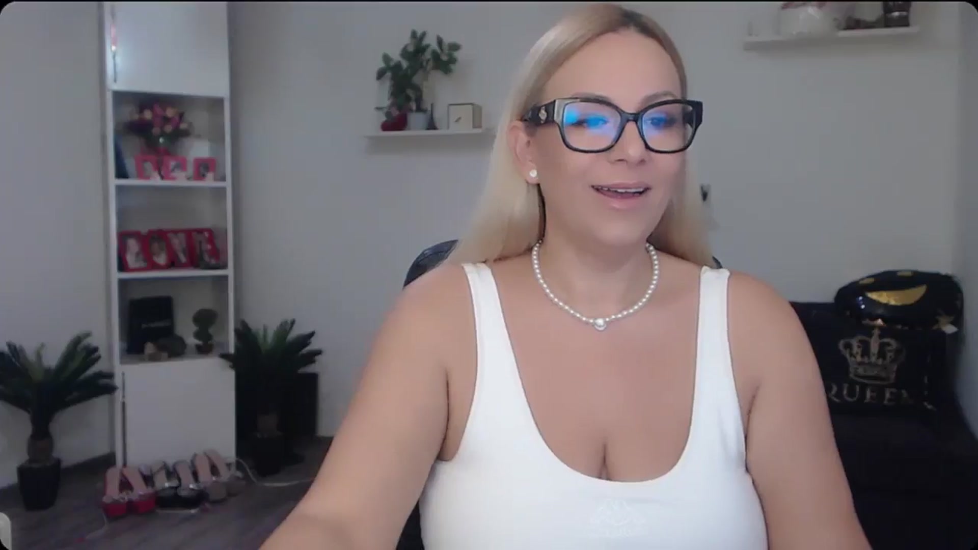 Gallery image thumbnail from A_baby_Boo's myfreecams stream on, 11/15/2025, 17:34 image 18 of 20