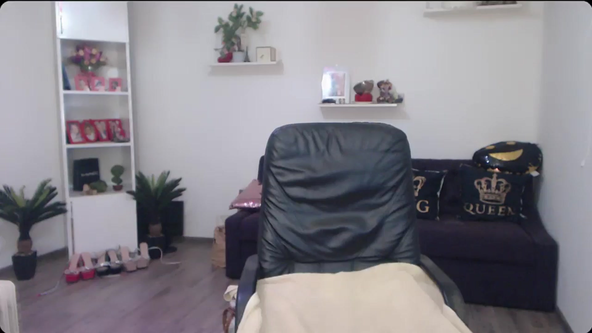 Gallery image thumbnail from A_baby_Boo's myfreecams stream on, 11/16/2025, 20:50 image 6 of 20