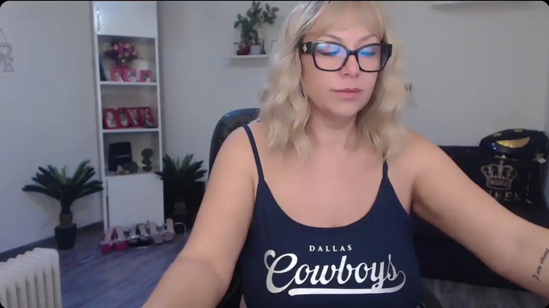 Gallery image thumbnail from A_baby_Boo's myfreecams stream on, 11/17/2025, 06:58 image 9 of 20