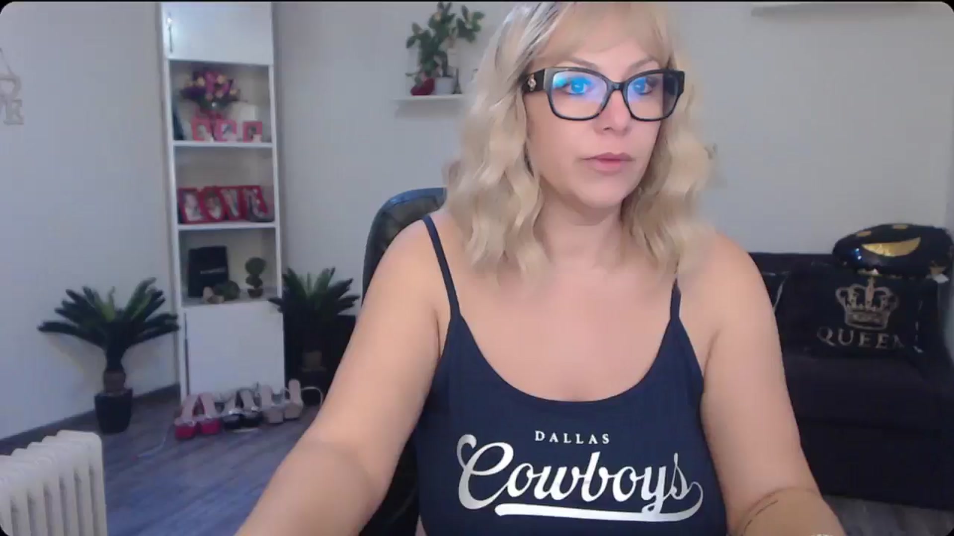 Gallery image thumbnail from A_baby_Boo's myfreecams stream on, 11/17/2025, 06:58 image 14 of 20