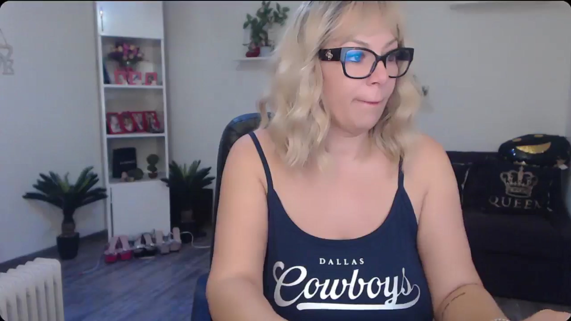 Gallery image thumbnail from A_baby_Boo's myfreecams stream on, 11/17/2025, 06:58 image 15 of 20