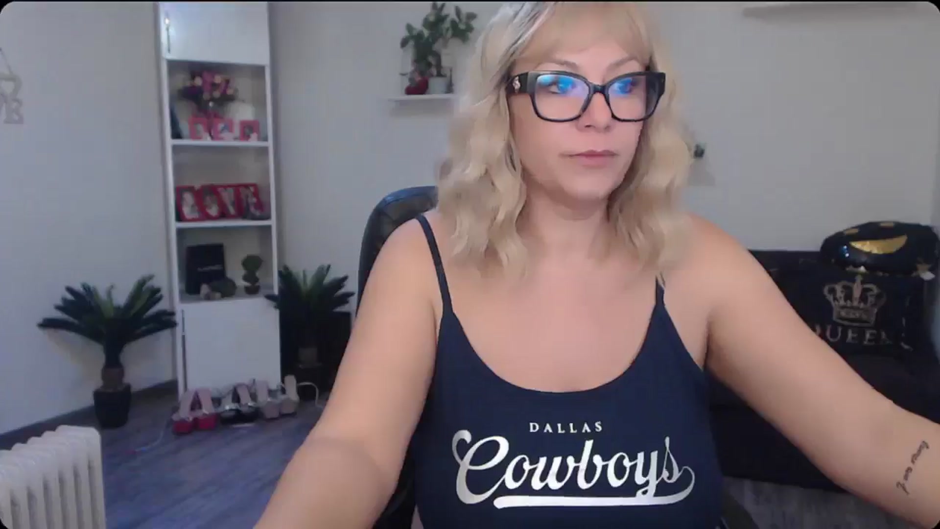 Gallery image thumbnail from A_baby_Boo's myfreecams stream on, 11/17/2025, 06:58 image 10 of 20