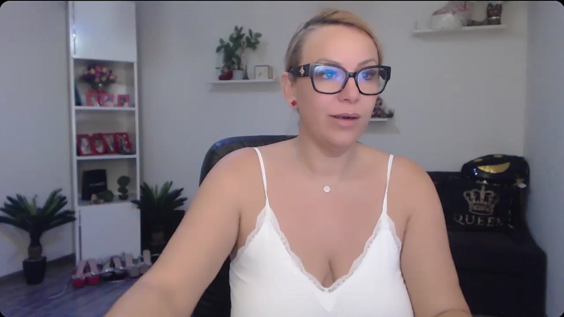 Gallery image thumbnail from A_baby_Boo's myfreecams stream on, 11/19/2025, 07:23 image 18 of 20