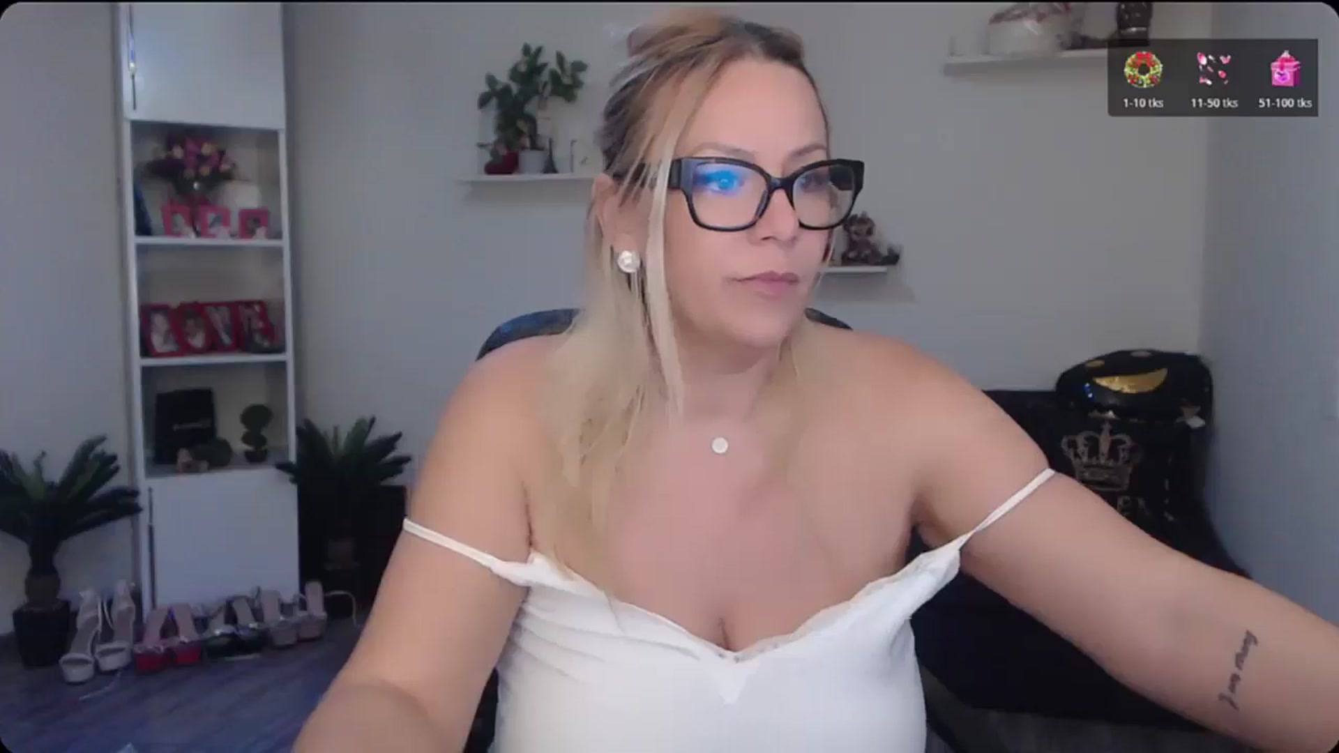 Gallery image thumbnail from A_baby_Boo's myfreecams stream on, 11/23/2025, 18:31 image 2 of 20