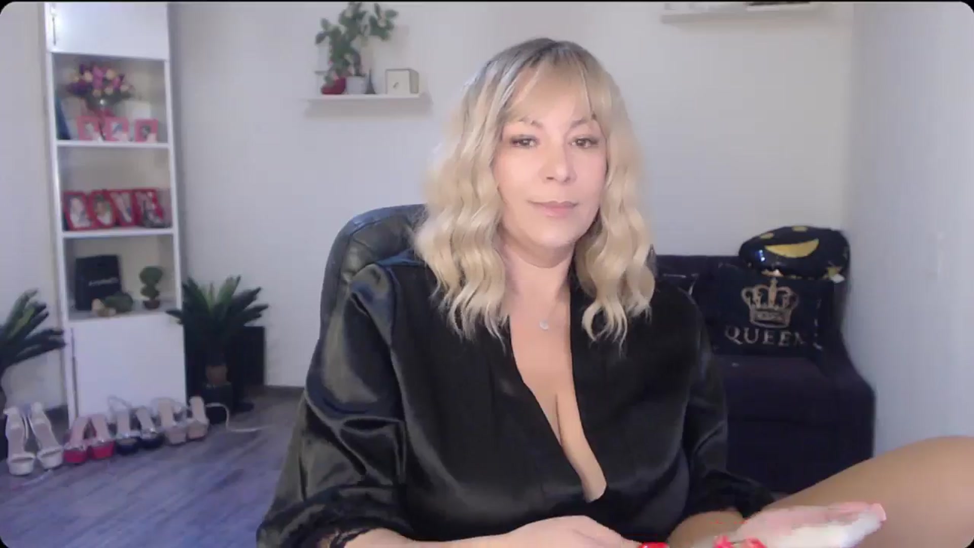 Gallery image thumbnail from A_baby_Boo's myfreecams stream on, 11/28/2025, 17:53 image 19 of 20