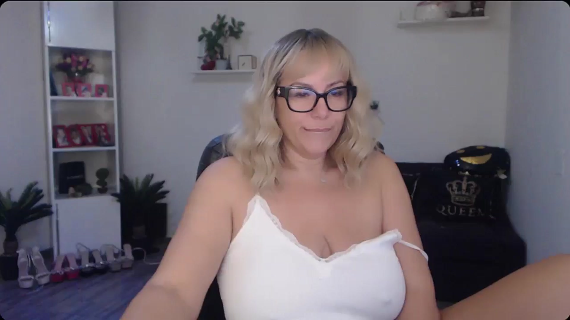 Gallery image thumbnail from A_baby_Boo's myfreecams stream on, 12/02/2025, 06:15 image 3 of 20