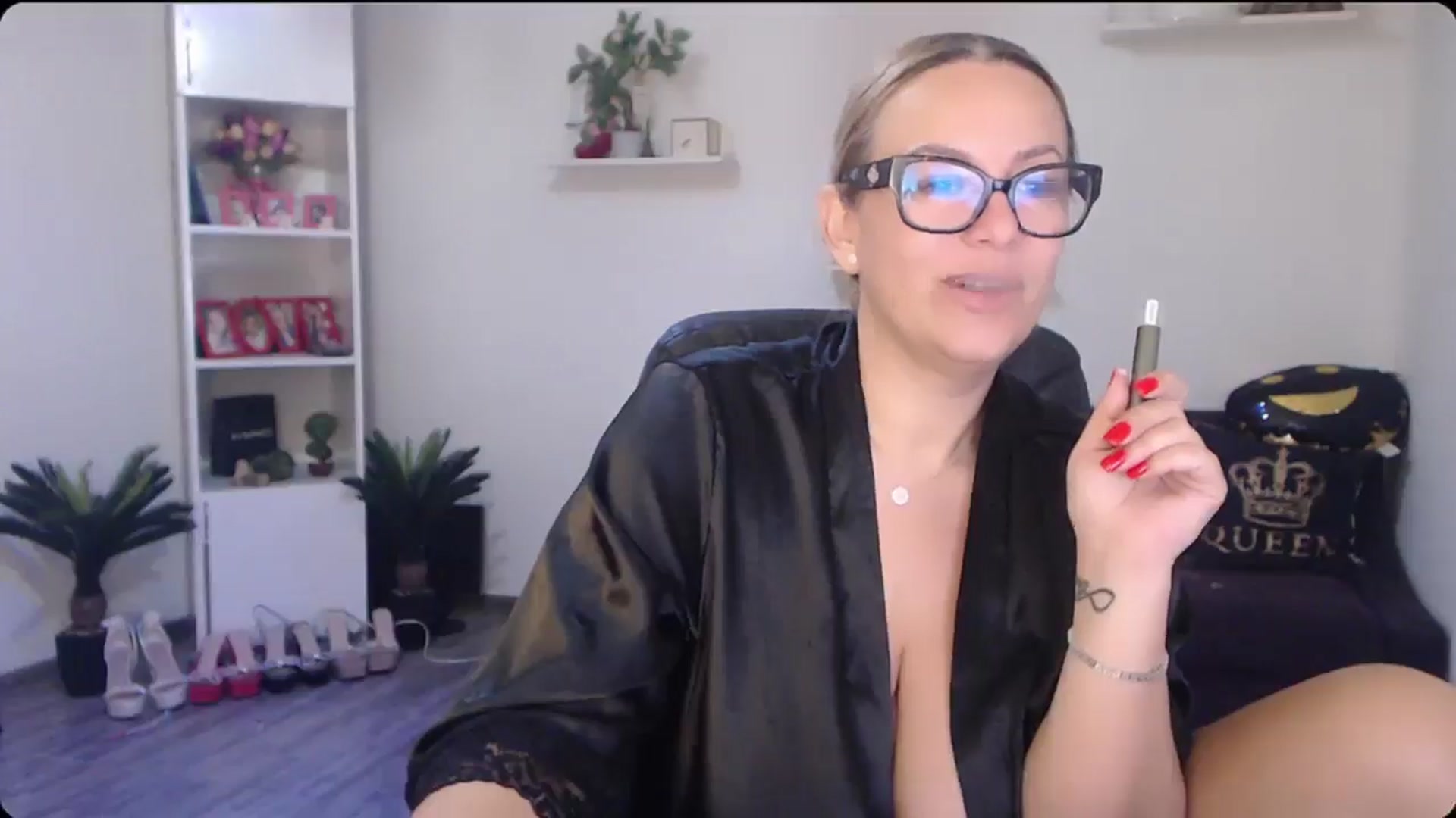 Gallery image thumbnail from A_baby_Boo's myfreecams stream on, 12/03/2025, 08:17 image 4 of 20