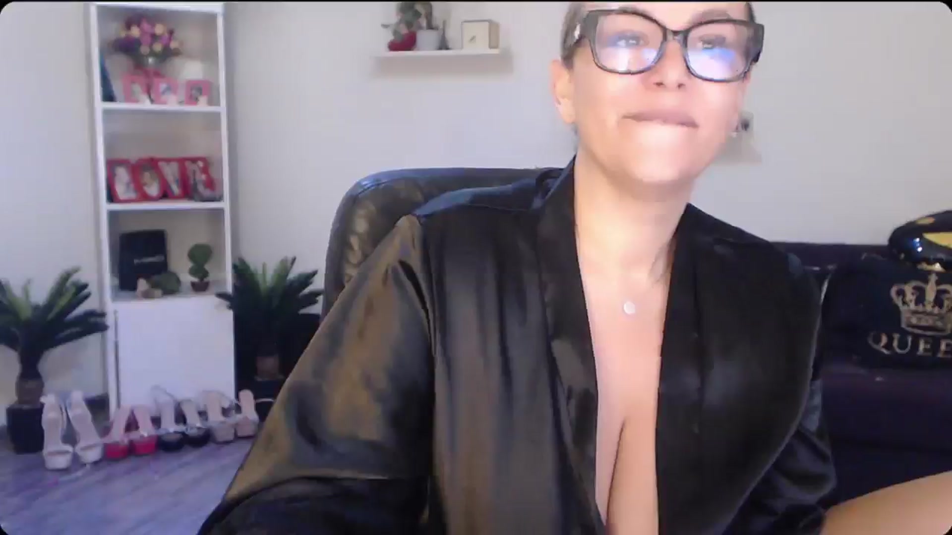 Gallery image thumbnail from A_baby_Boo's myfreecams stream on, 12/03/2025, 08:17 image 14 of 20