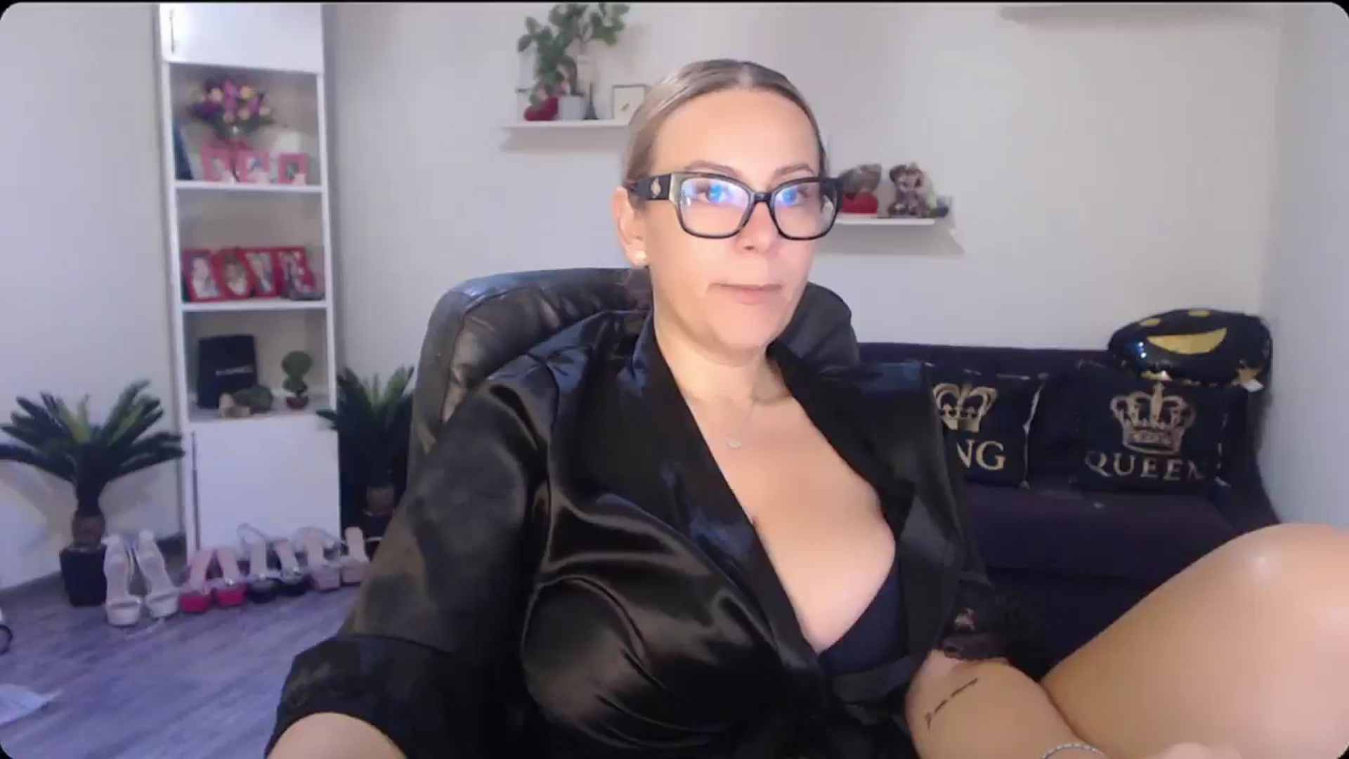 Gallery image thumbnail from A_baby_Boo's myfreecams stream on, 12/03/2025, 08:59 image 8 of 20