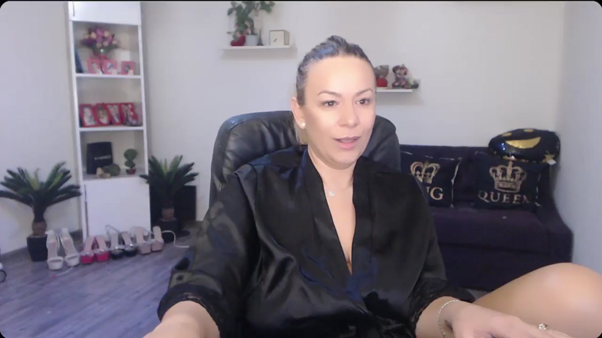 Gallery image thumbnail from A_baby_Boo's myfreecams stream on, 12/07/2025, 21:39 image 11 of 20