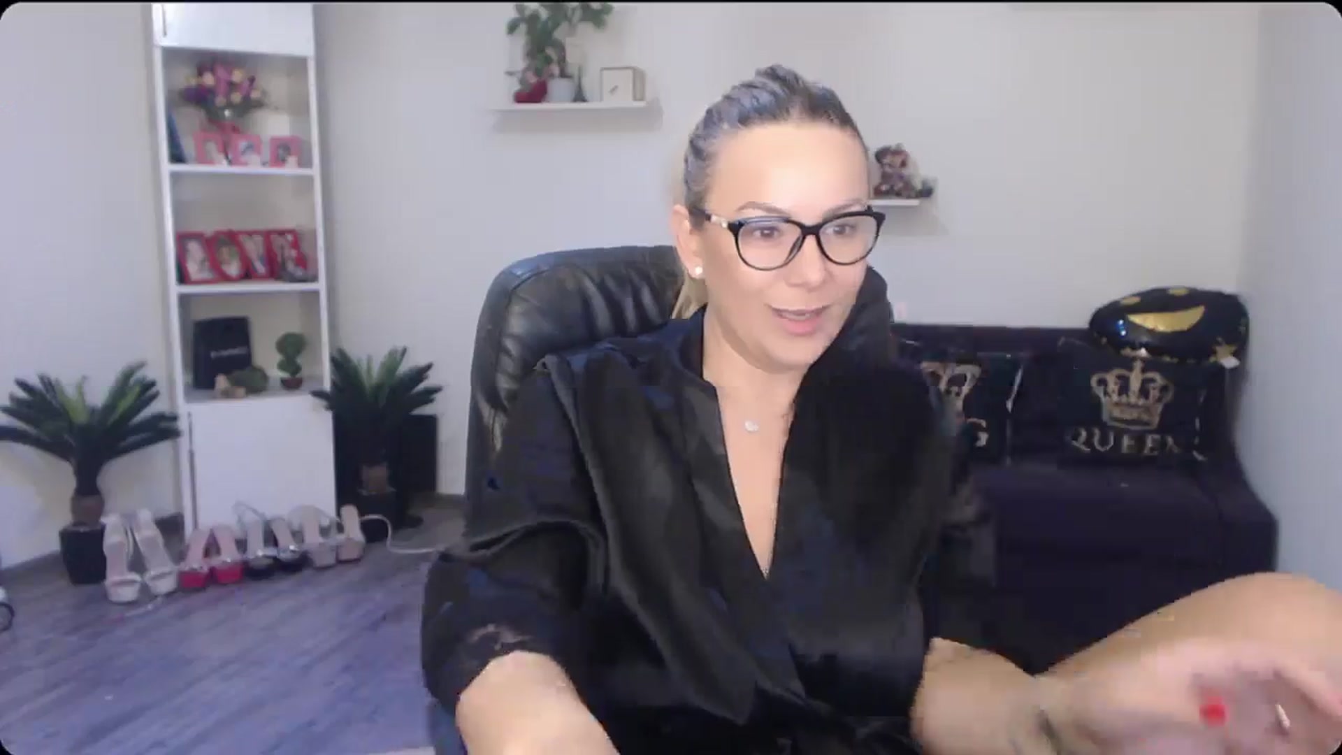 Gallery image thumbnail from A_baby_Boo's myfreecams stream on, 12/07/2025, 21:39 image 9 of 20