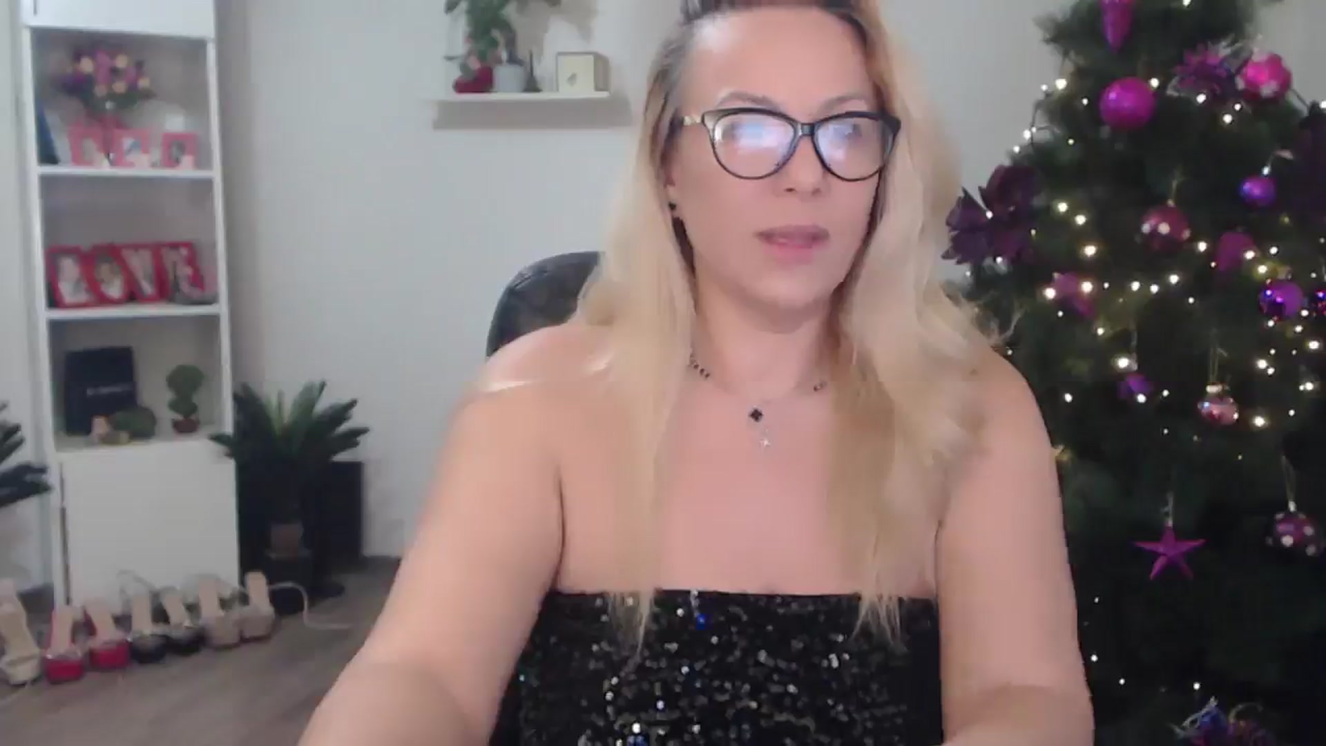 Gallery image thumbnail from A_baby_Boo's myfreecams stream on, 12/11/2025, 19:31 image 3 of 20