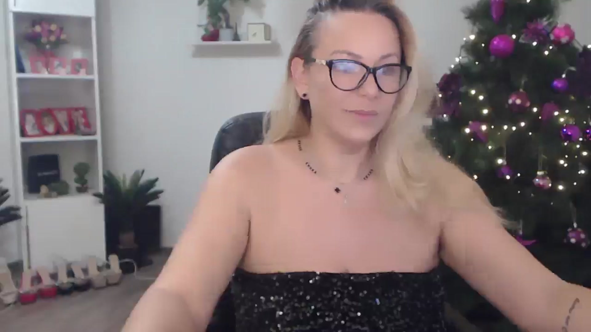 Gallery image thumbnail from A_baby_Boo's myfreecams stream on, 12/11/2025, 19:31 image 12 of 20