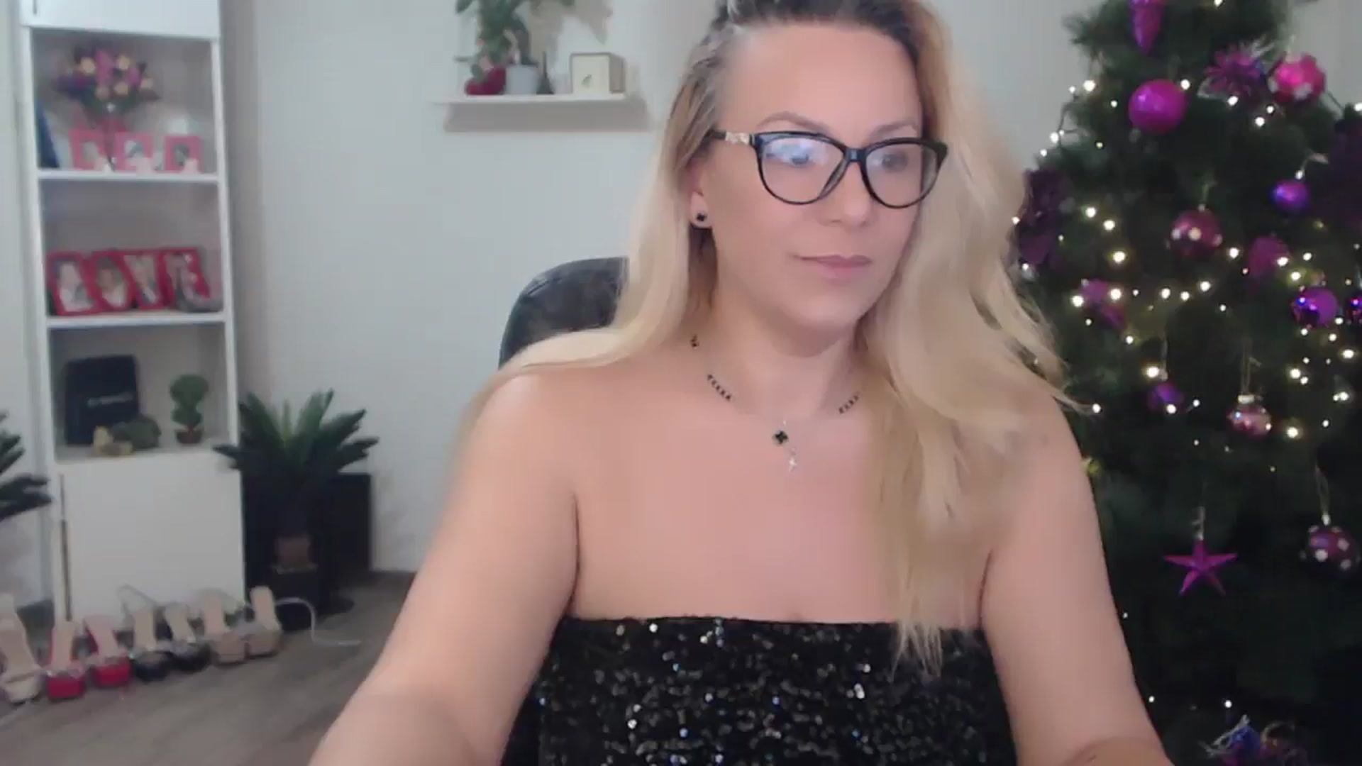 Gallery image thumbnail from A_baby_Boo's myfreecams stream on, 12/11/2025, 19:31 image 7 of 20