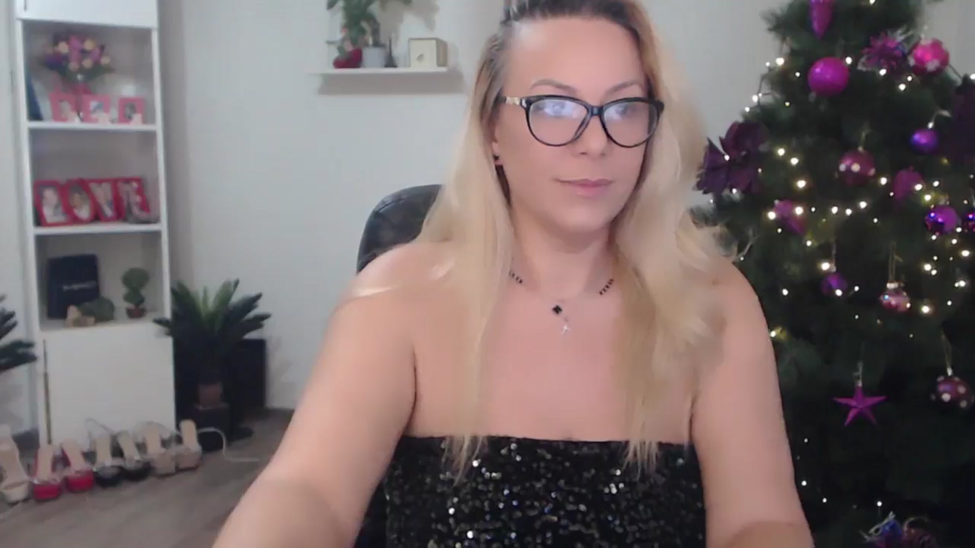 Gallery image thumbnail from A_baby_Boo's myfreecams stream on, 12/11/2025, 19:31 image 5 of 20