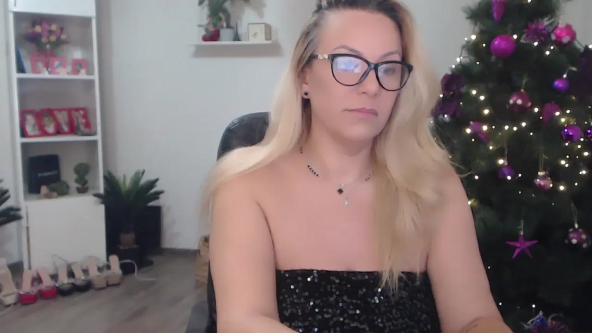 Gallery image thumbnail from A_baby_Boo's myfreecams stream on, 12/11/2025, 19:31 image 8 of 20