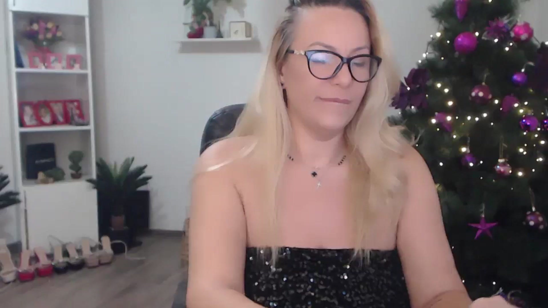 Gallery image thumbnail from A_baby_Boo's myfreecams stream on, 12/11/2025, 19:31 image 6 of 20