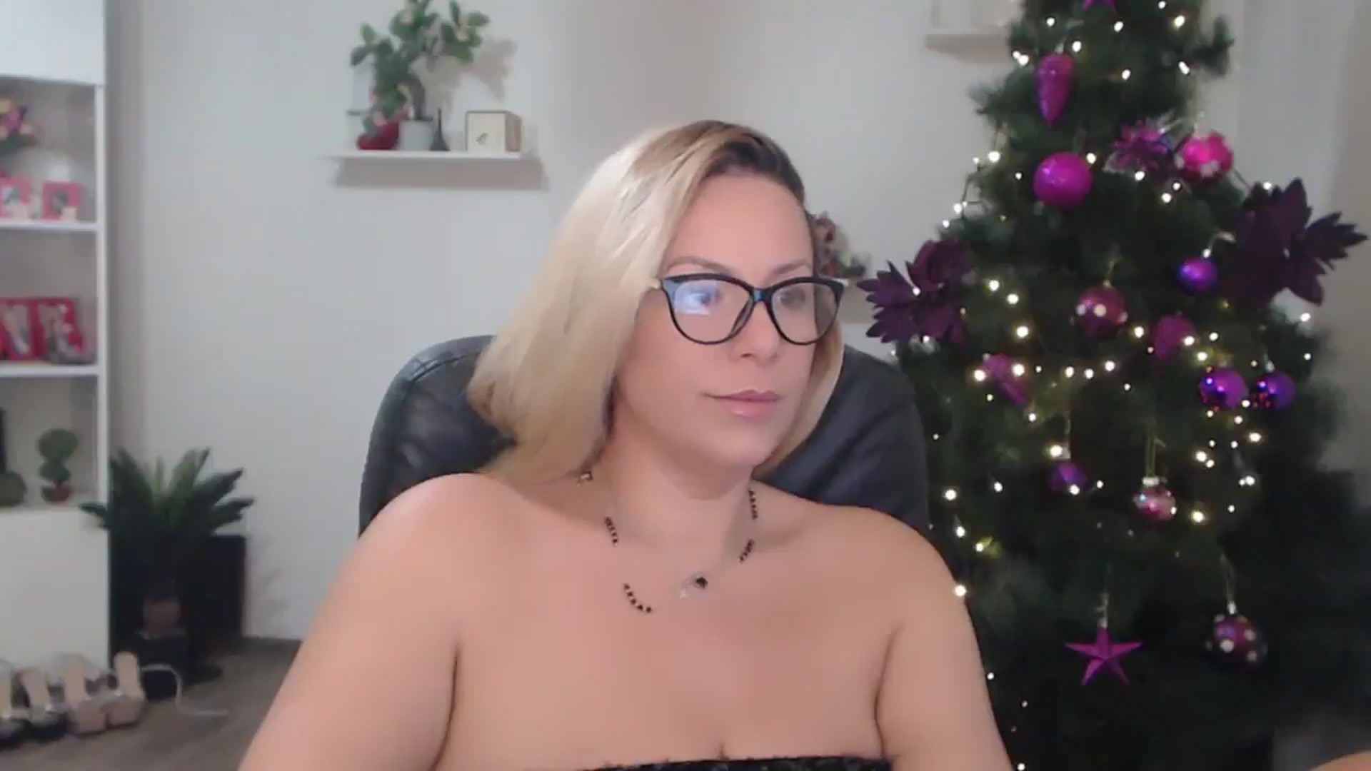 Gallery image thumbnail from A_baby_Boo's myfreecams stream on, 12/11/2025, 21:25 image 10 of 20