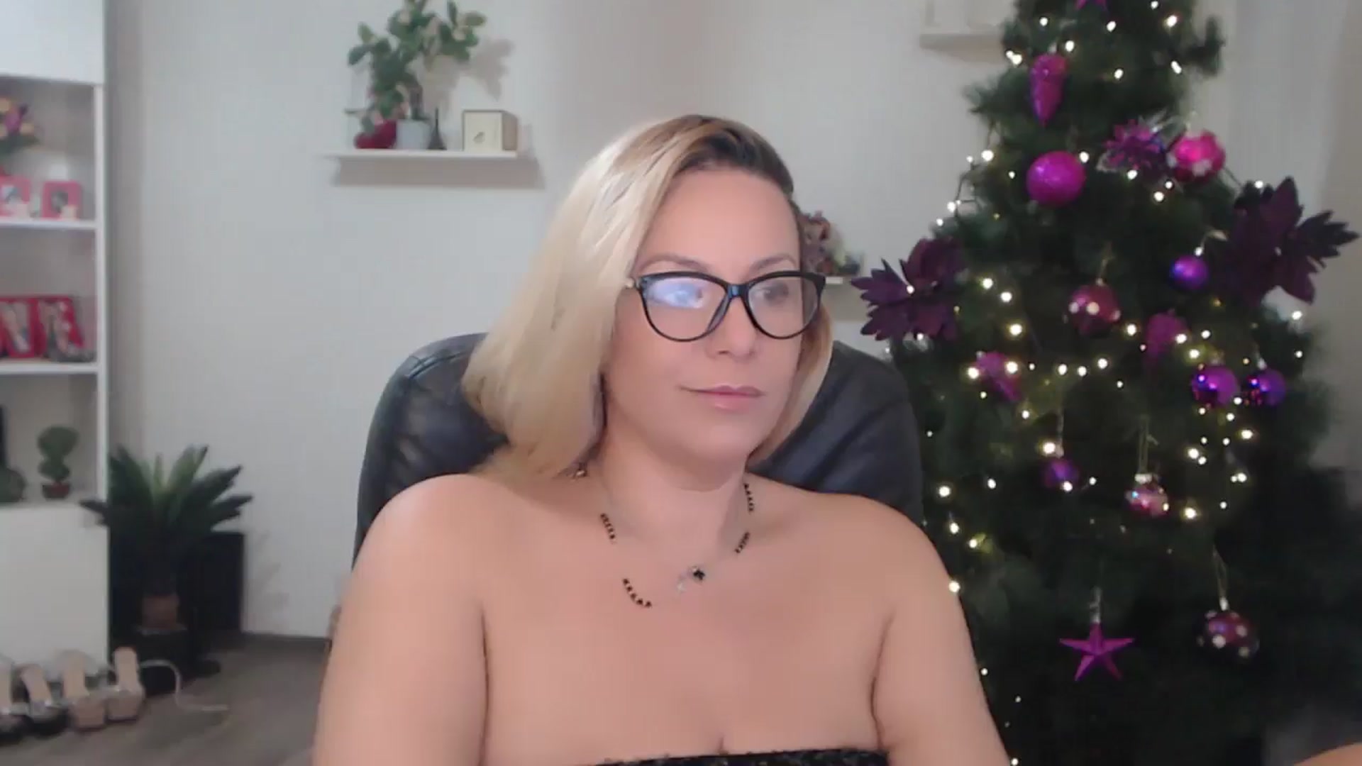 Gallery image thumbnail from A_baby_Boo's myfreecams stream on, 12/11/2025, 21:25 image 8 of 20