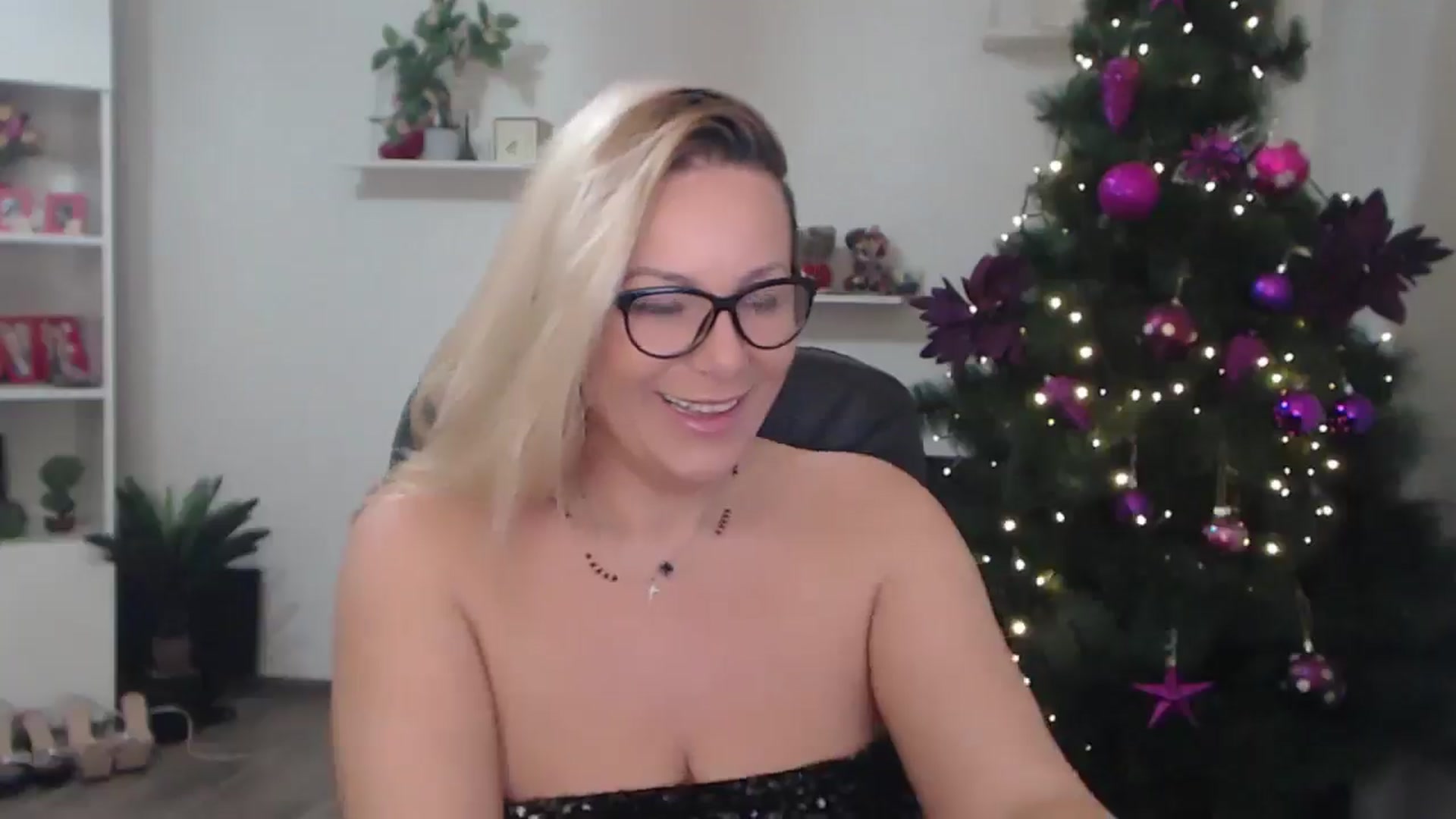 Gallery image thumbnail from A_baby_Boo's myfreecams stream on, 12/11/2025, 21:25 image 7 of 20