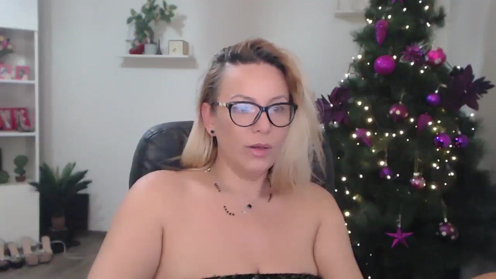 Gallery image thumbnail from A_baby_Boo's myfreecams stream on, 12/11/2025, 21:25 image 12 of 20