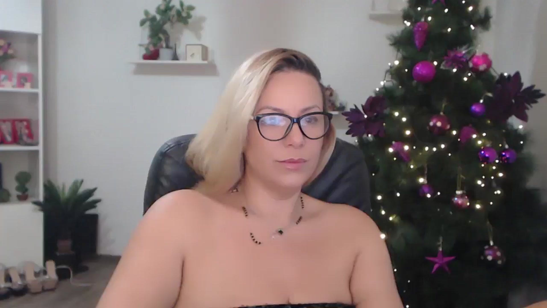 Gallery image thumbnail from A_baby_Boo's myfreecams stream on, 12/11/2025, 21:25 image 9 of 20