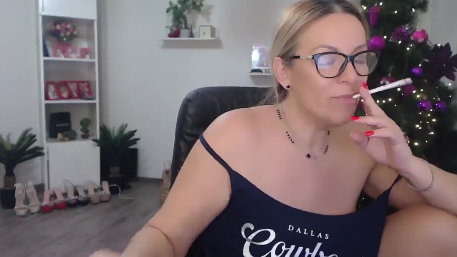 Gallery image thumbnail from A_baby_Boo's myfreecams stream on, 12/14/2025, 01:17 image 8 of 20