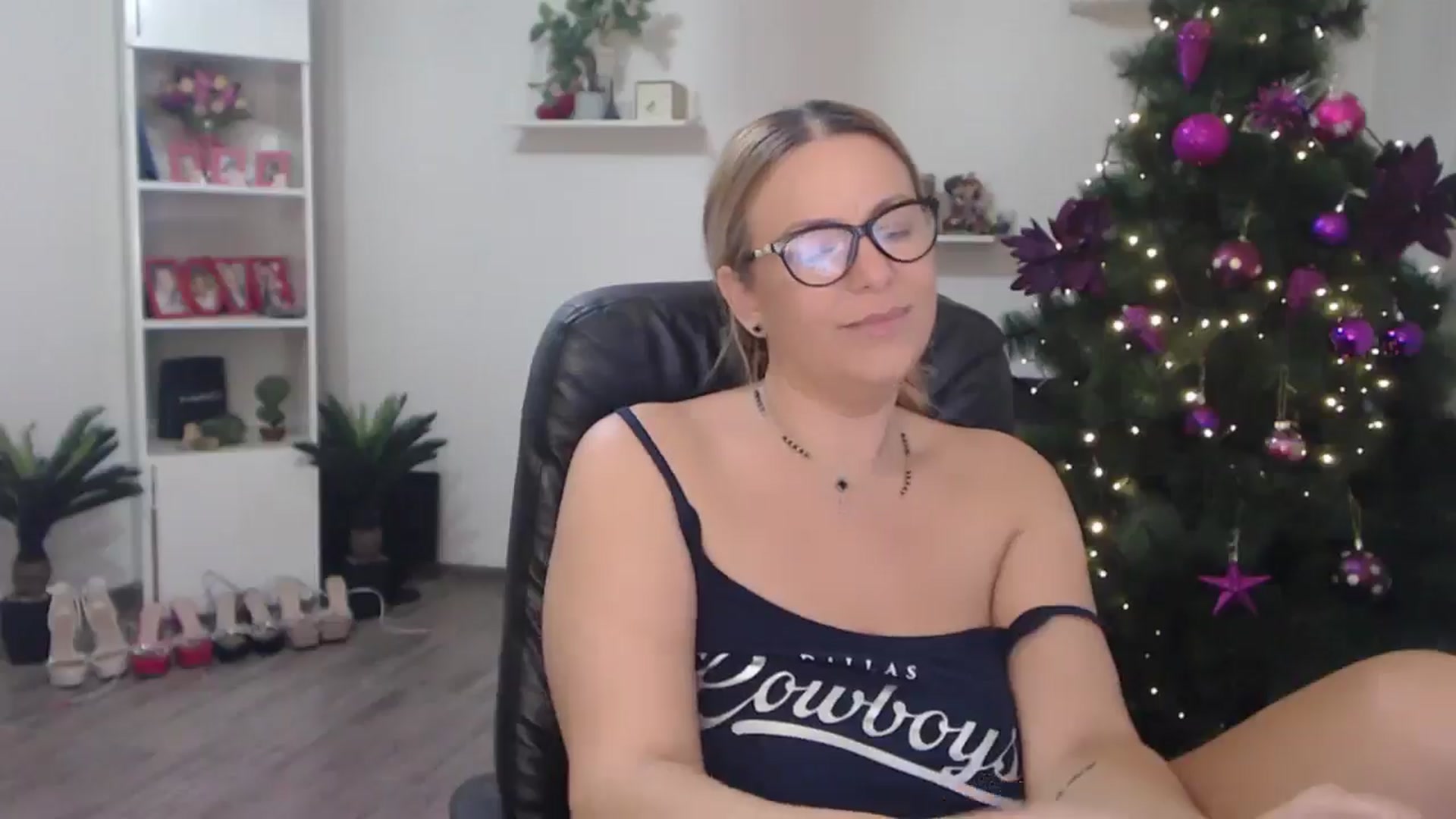 Gallery image thumbnail from A_baby_Boo's myfreecams stream on, 12/14/2025, 01:17 image 15 of 20