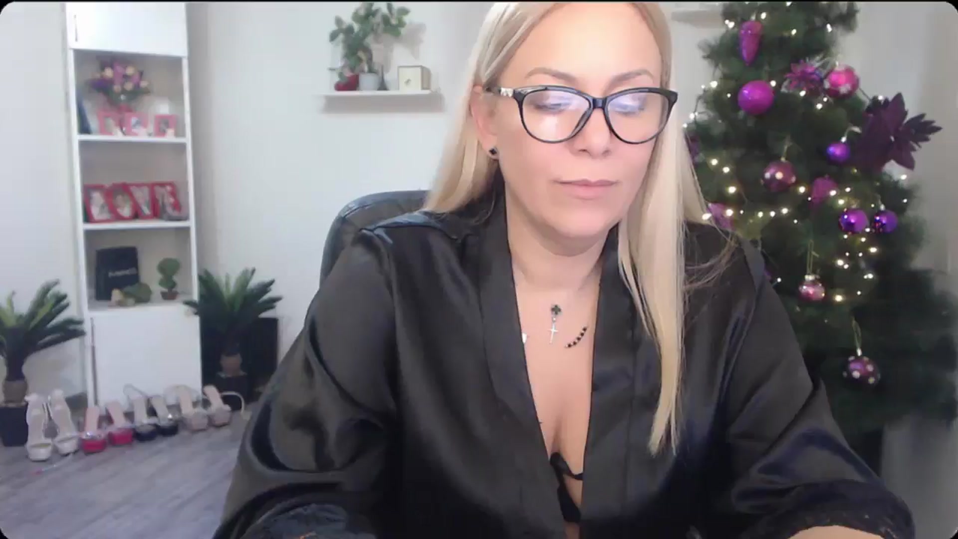 Gallery image thumbnail from A_baby_Boo's myfreecams stream on, 12/17/2025, 22:15 image 15 of 20