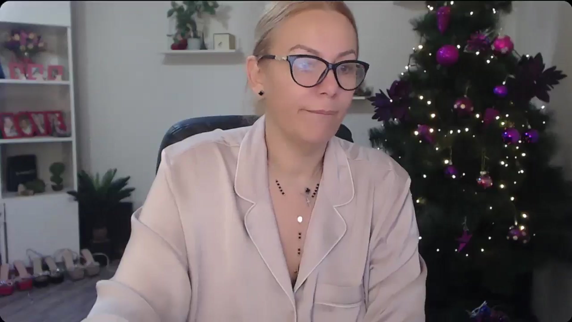 Gallery image thumbnail from A_baby_Boo's myfreecams stream on, 12/22/2025, 07:41 image 8 of 20